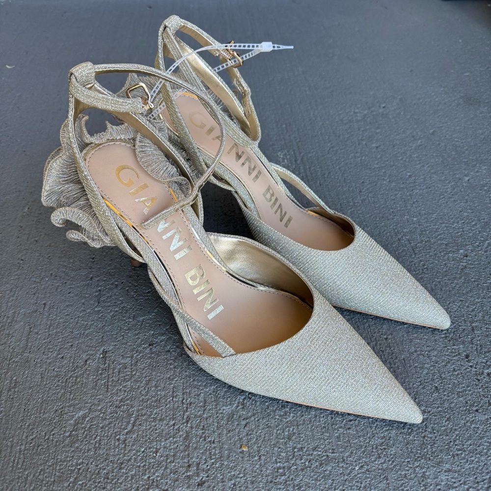 Gianni Bini Bradley Metallic Ruffle Ankle Strap Pumps 9.5M Pearl Heel NWOB - Picture 3 of 11